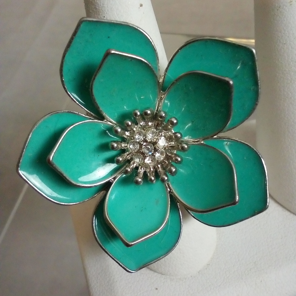Beautiful flower Statement ring